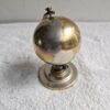 Prachtig en decoratief werkend wereldbol klokje jaren 60