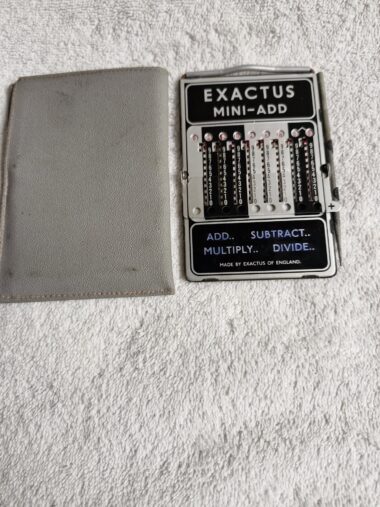 Excactus Mini Add Engelse rekenmachine jaren 40/50